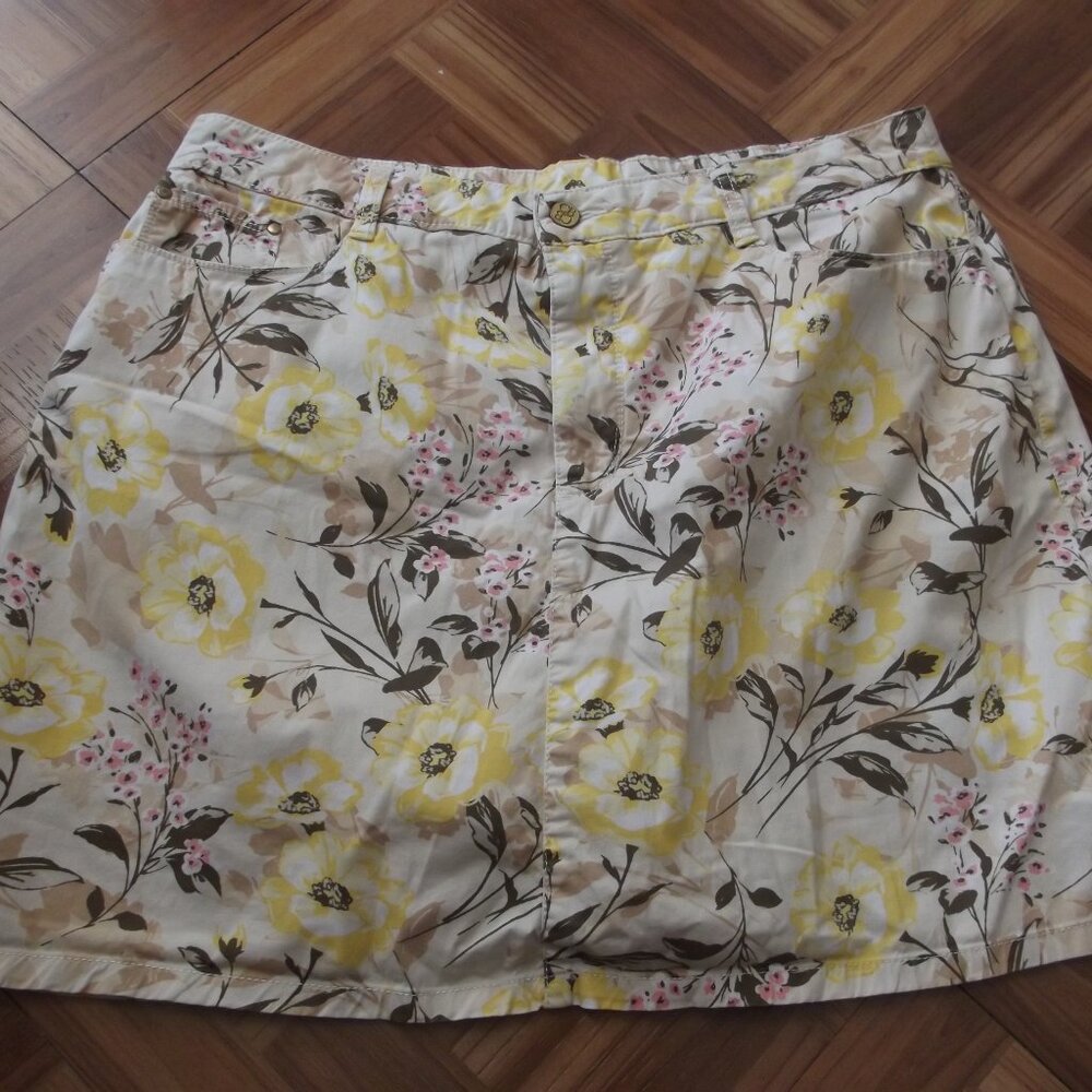 Floral Print Skort / Skirt with shorts underneath Size 14 - Stretch